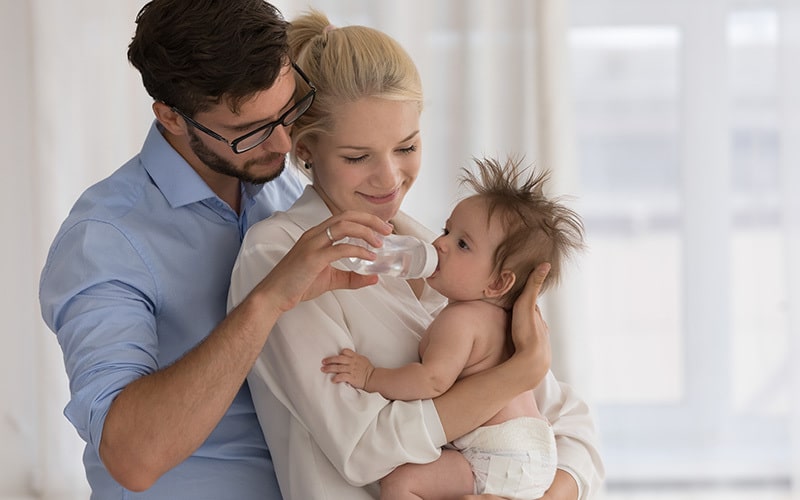 Riposi per allattamento per madre e padre: come funzionano?